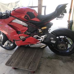 2019 Ducati Panigale V4 .. Clean Title NO LOW BALLERS!