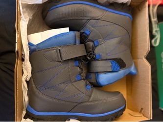 DSG boys snow boots size 6Y