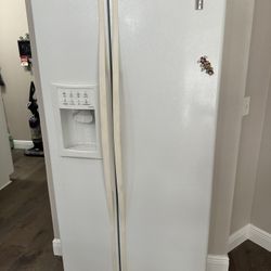 Refrigerator  GE 