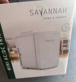 New Savannah3.7L Adjustable Shelf 9.8X7.3X10.7  Mini AC/DC Fridge New With Box.white