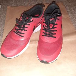 Nikes Red Womens 6.5