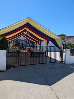 Carpa mesas sillas manteles decoración carpa con drpping