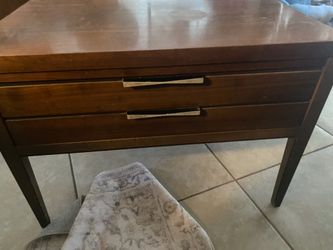 Lane Mid-Century Modern Walnut Tuxedo End Table