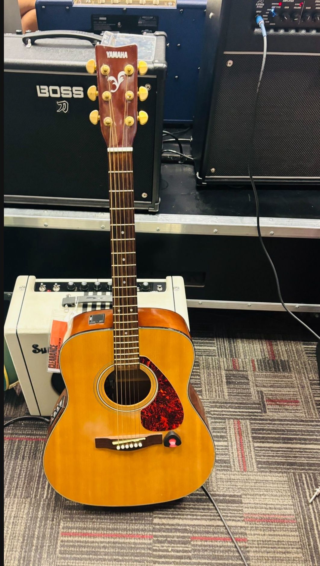 Yamaha FX 335 Acoustic Electric Guitar, only sell the 