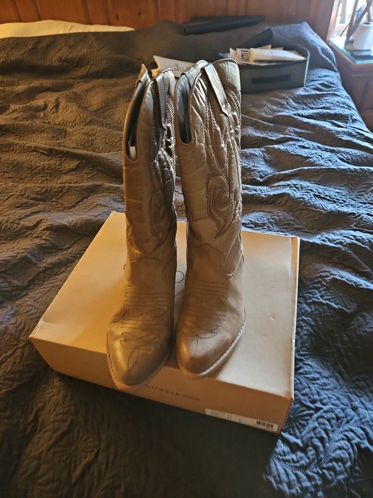 BOOTS $18