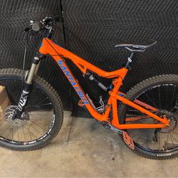 Santa Cruz Solo Mountain Bike (Medium)