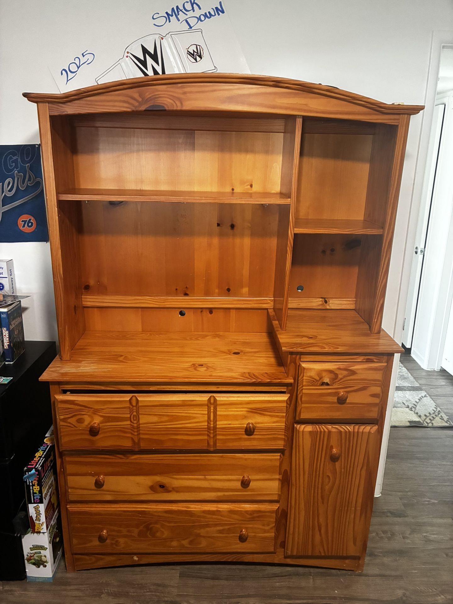 Dresser With Hutch