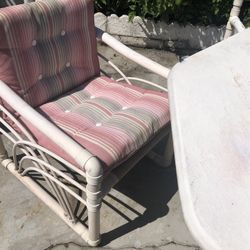 Patio Table 4 Chairs