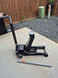 Husky jack 2-1/2 ton low profile floor jack Working Very Well