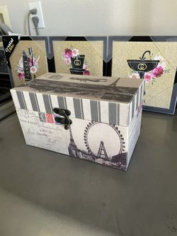 cajita para decoracion o para pinturas $ 5dls muy bien cuidada