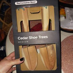 SZ MED BRAND NEW IN BOX FR. CONTAINER STORE CEDAR SHOE TREES 12 FIRM PAID OVER 50+