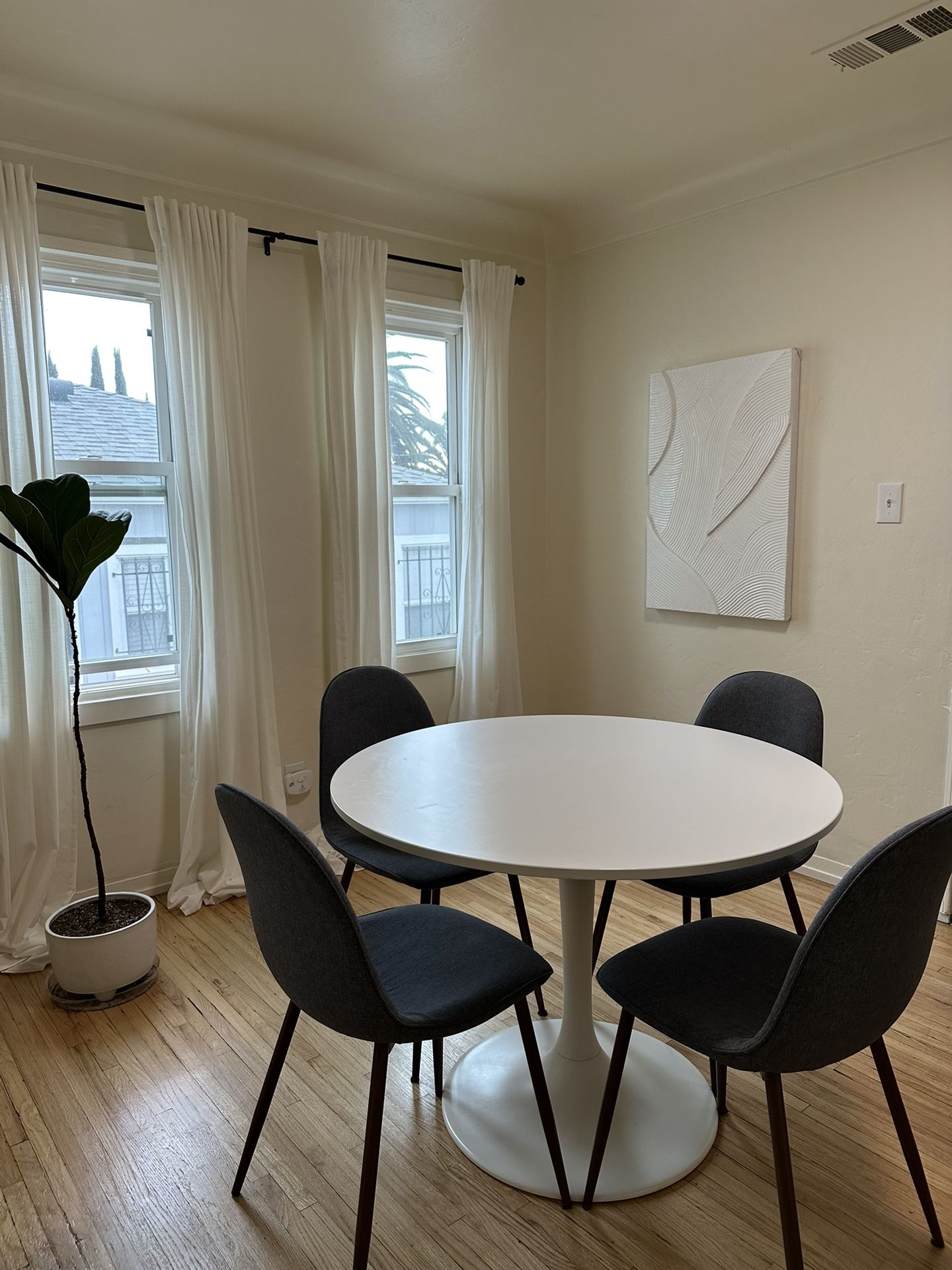 Dining table For sale (chairs Included)