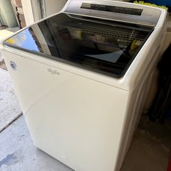 Great Condition Large Capability Washer- Whirlpool