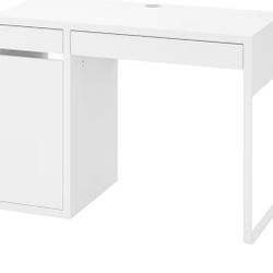 Desk IKEA MICKE 