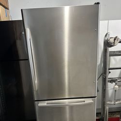 Whirlpool stainless steel Bottom Freezer Refrigerator 