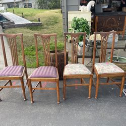 4 Antique Chairs. Great Condition. 