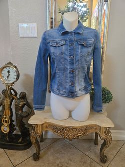 Junior's denim jacket size Small.