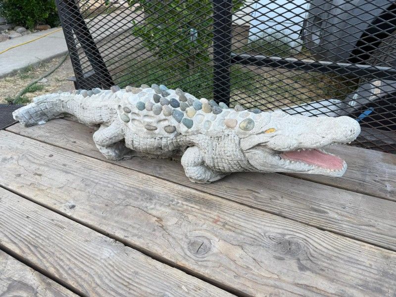crocodile statue
