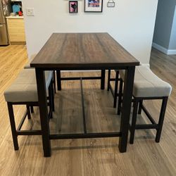 Kitchen Table With 4 Bar Stools
