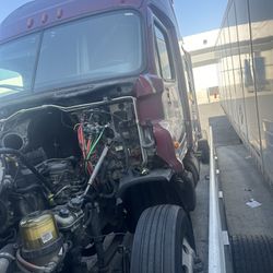 2016 Freightliner Cascadia For Parts