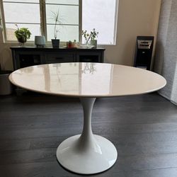 Round Dining / Kitchen Table 