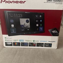 Pioneer Receiver With CarPlay 