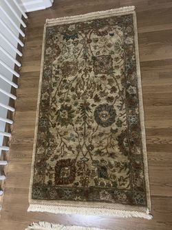5 Feet And 6 Inches X 3 Feet Wool Rug