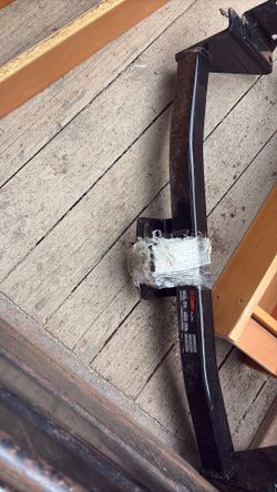 Free trailer hitch assembly