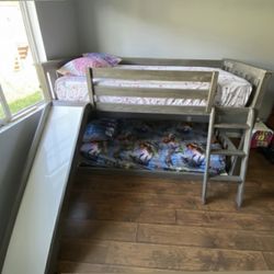 Kids Twin Bunk Bed