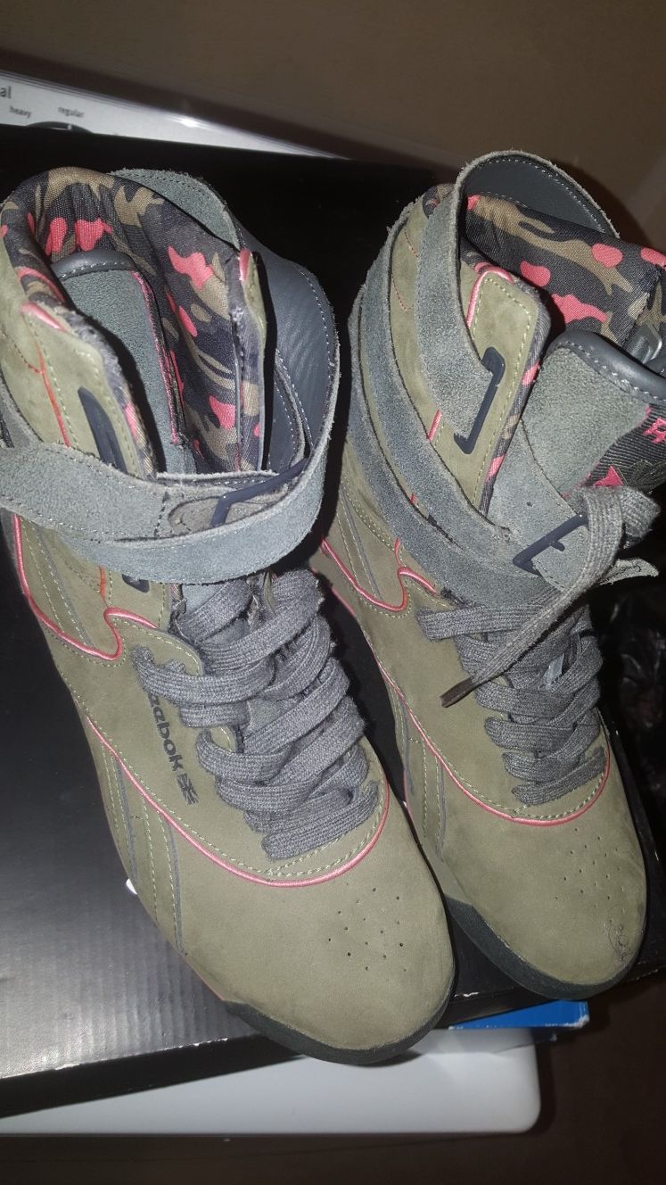 Women's Reeboks size 6