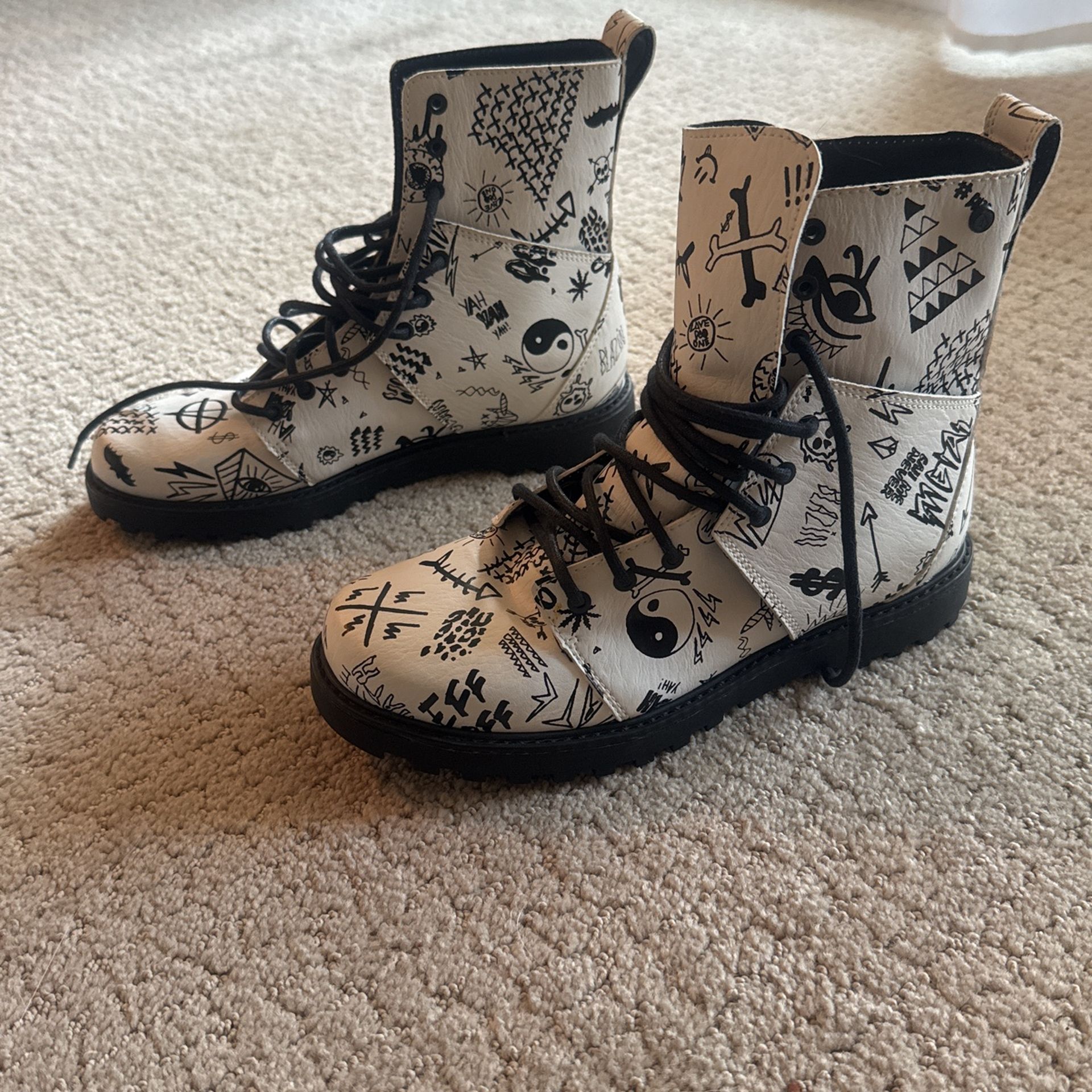 Volcom Size 6.5 Boots Black/white