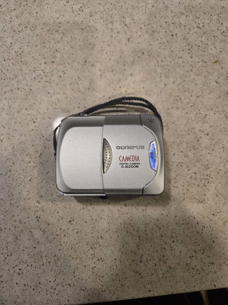 Olympus D-40 ZOOM Digital Camera