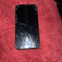 (broken) iPhone 11 For Parts