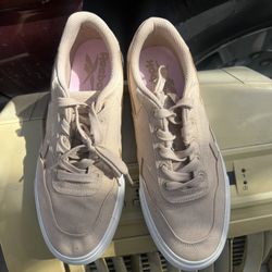 Women’s Reebok Shoes (10) 