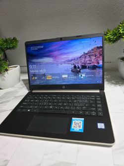 Clean HP laptop has a gold-colored exterior and a black interior. This device is equipped with an Intel Core i3 processor and a built-in webcam. The k