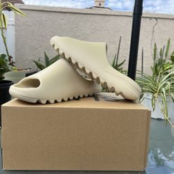 Yeezy Slides Bone Size 12