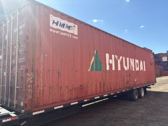 Moving? Need Storage? Shipping Containers are the solution! 🤩 Message for a FREE quote!