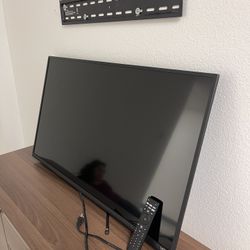 Vizio TV With Roku -40”