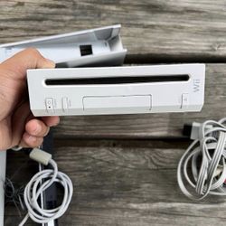 Nintendo Wii RVL 001 USA White GameCube Compatible All Cords Stand Controller