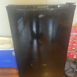 Mini Fridge With Freezer 