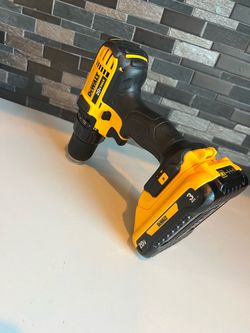 Dewalt 20V drill and battery como Nuevo No charger $75