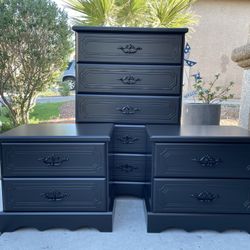 Beautiful Bedroom Set Chest With Two Nightstand, Black Perfect Condition H45W30D17 free Delivery 