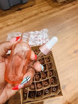 (30) 2oz pink tinted with rose gold dropper.