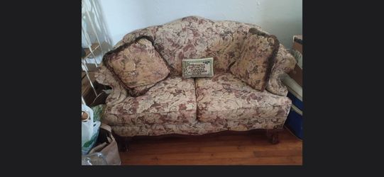Vintage love seat/ 2 pillows
