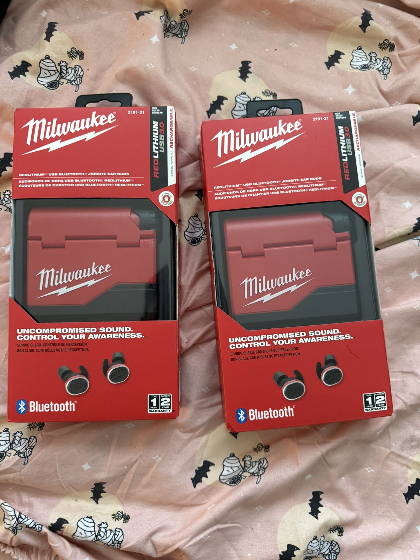 Milwaukee Headphones $120 Cada Una