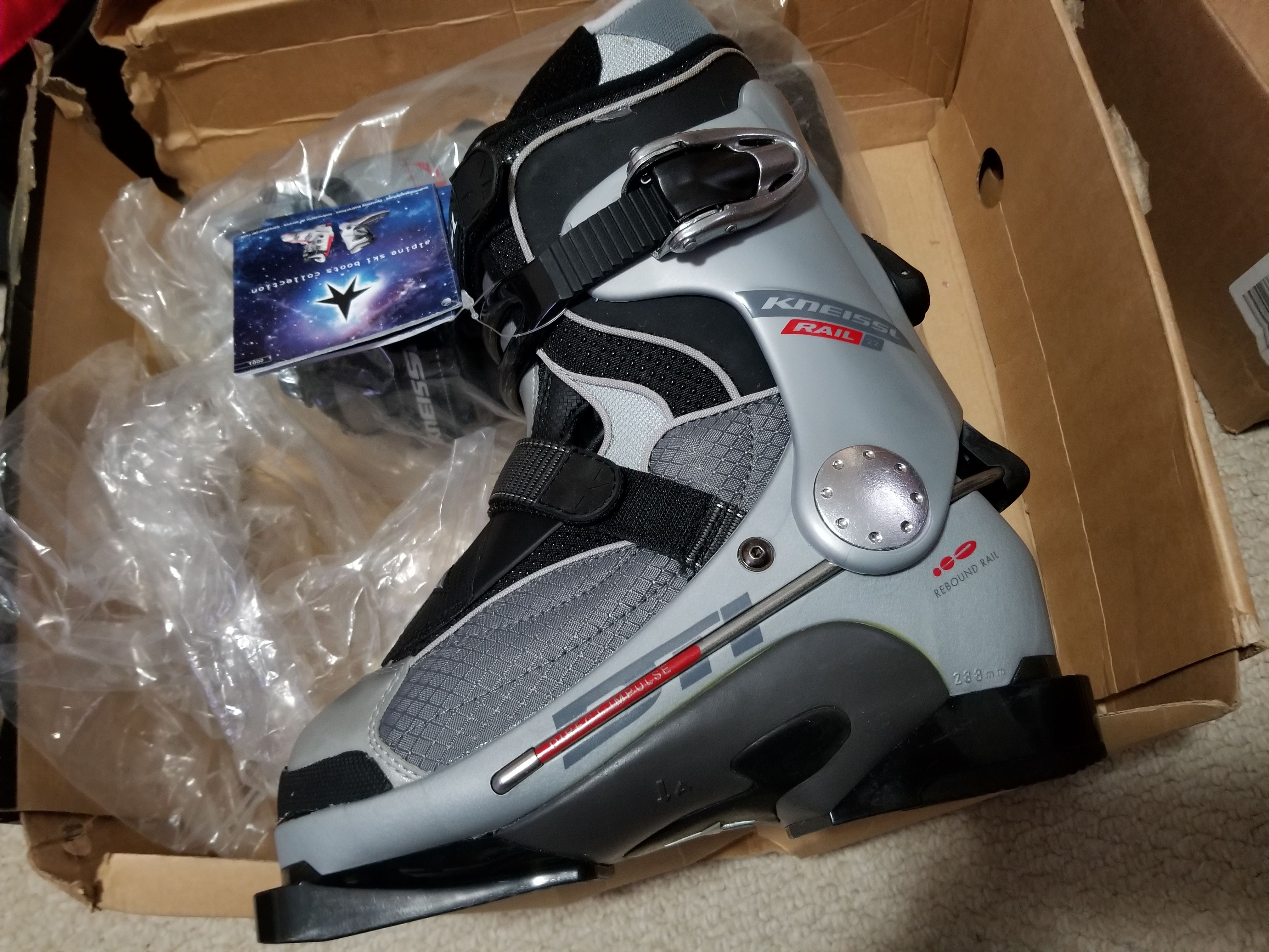 NEW KNEISSL RAIL 22 DOWNHILL SKI BOOTS US SIZE 6.5