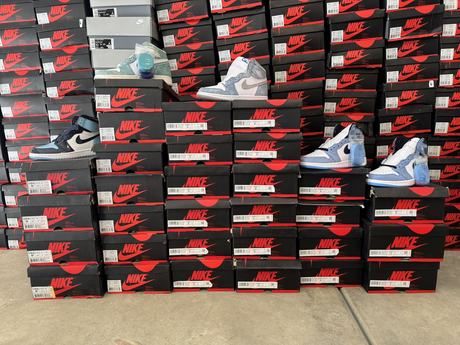 NIKE AIR JORDAN 1 LOT