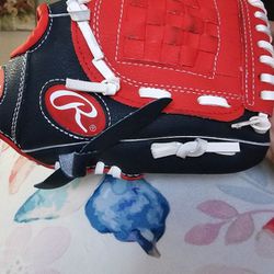 **ALMOST NEW**RIGHT HAND T-BALL BASEBALL GLOVE