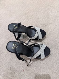 Women’s black shiny shoes size 7.5