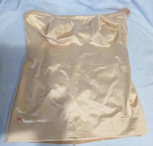 New Ruby Ribbon Convertible Strapless or straps Size 40 Nude / champagne Color